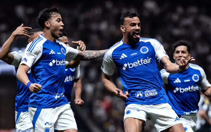 Jogadores do Cruzeiro comemoram gol em clássico na Arena, em 2025, pela ida das quartas da Copa do Brasil (Foto: Gustavo Aleixo/Cruzeiro)
