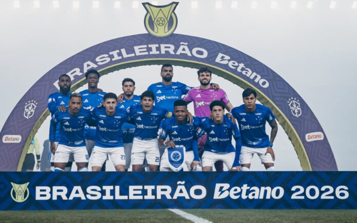 Time do Cruzeiro em duelo com o Coritiba pelo Brasileiro (Foto: Igor Barrankievicz/Cruzeiro)