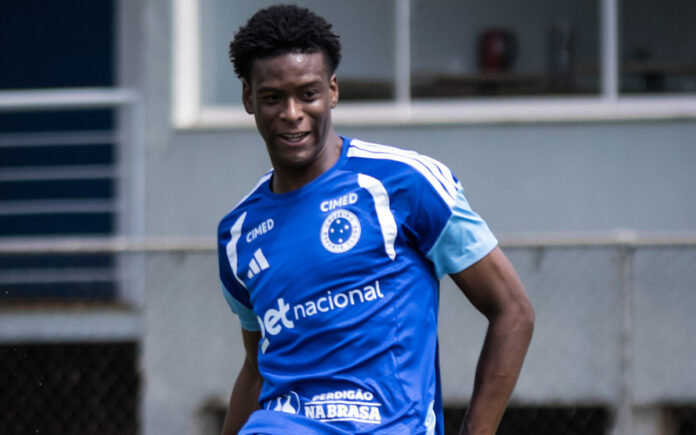 Jonathan Jesus em treino do Cruzeiro na Toca II, em BH