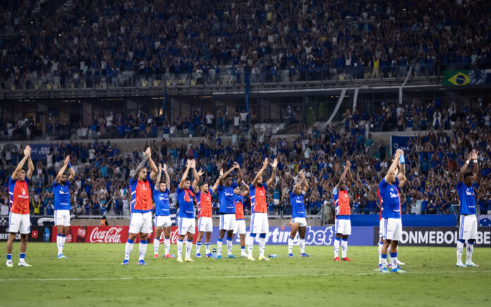 Jogadores do Cruzeiro em jogo da Libertadores