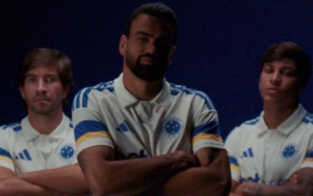 Lucas Silva, Fabrício Bruno e Kaio Jorge em lançamento do terceiro uniforme do Cruzeiro (Foto: Cruzeiro/Divulgação)