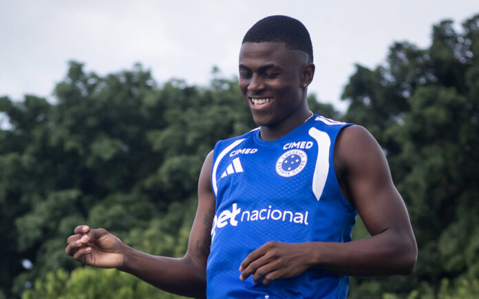 Néiser Villarreal, em treinamento na Toca da Raposa II