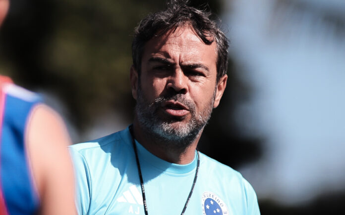 Artur Jorge, treinador do Cruzeiro