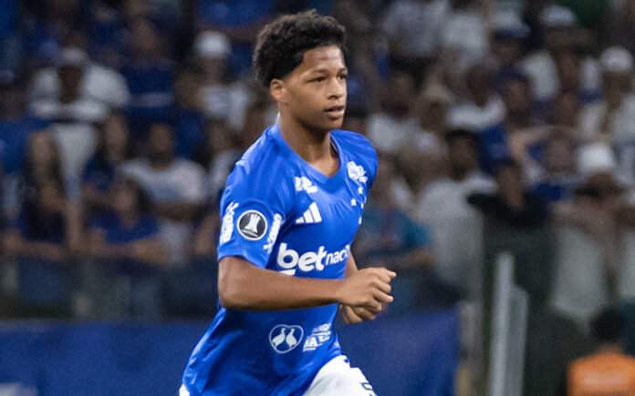 Zé Lucas, jovem volante do Cruzeiro