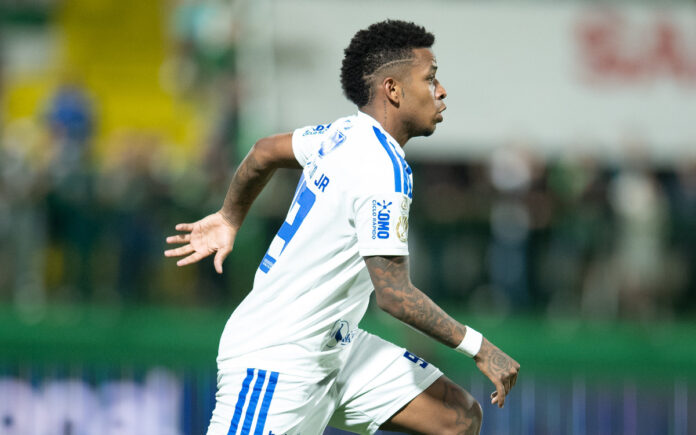 Arroyo foi titular no empate contra a Chapecoense
