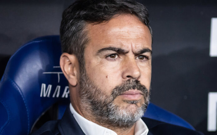 Artur Jorge no jogo contra o Flamengo, no Maracanã