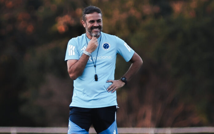 Artur Jorge tem comandado reação do Cruzeiro no Brasileiro
