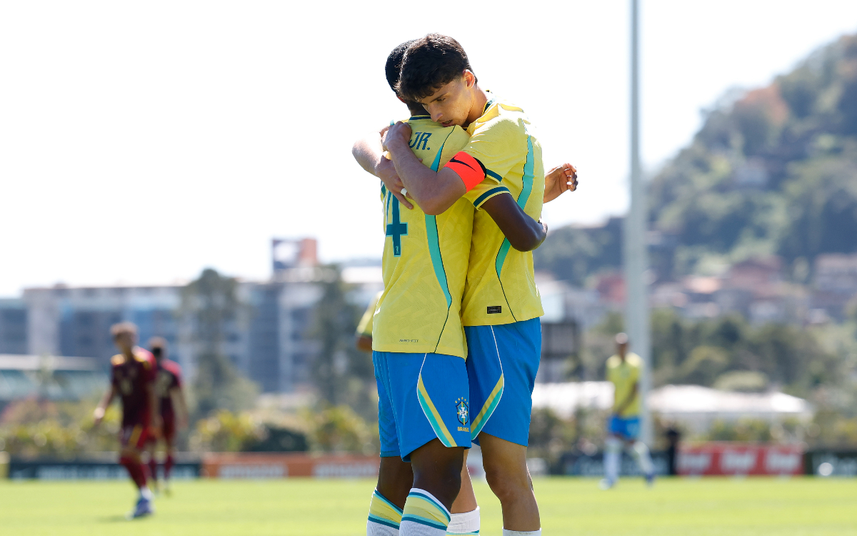Cria do Cruzeiro atua como capitão em vitória da Seleção Brasileira Sub-17 em amistoso