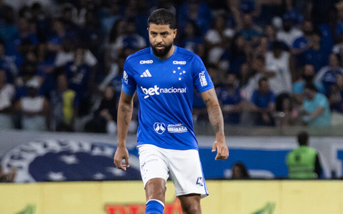 João Marcelo, zagueiro do Cruzeiro, no Mineirão