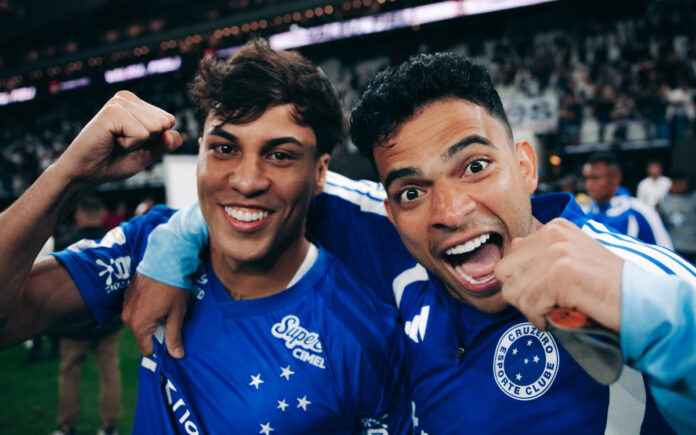 Kaio Jorge e Bruno Rodrigues após a vitória sobre o Corinthians