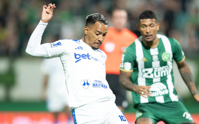 Matheus Pereira no empate contra a Chapecoense