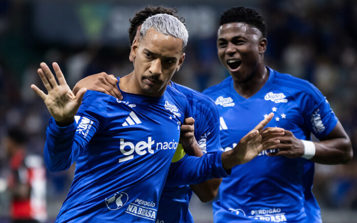 Matheus Pereira celebra gol pelo Cruzeiro contra o Flamengo