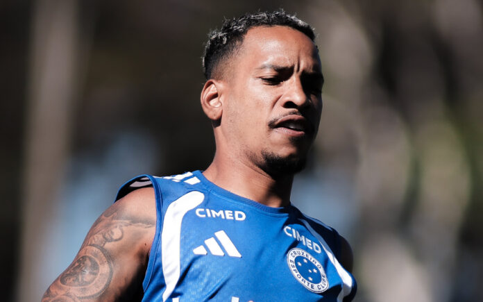 Matheus Pereira em treino do Cruzeiro na Toca II, em BH