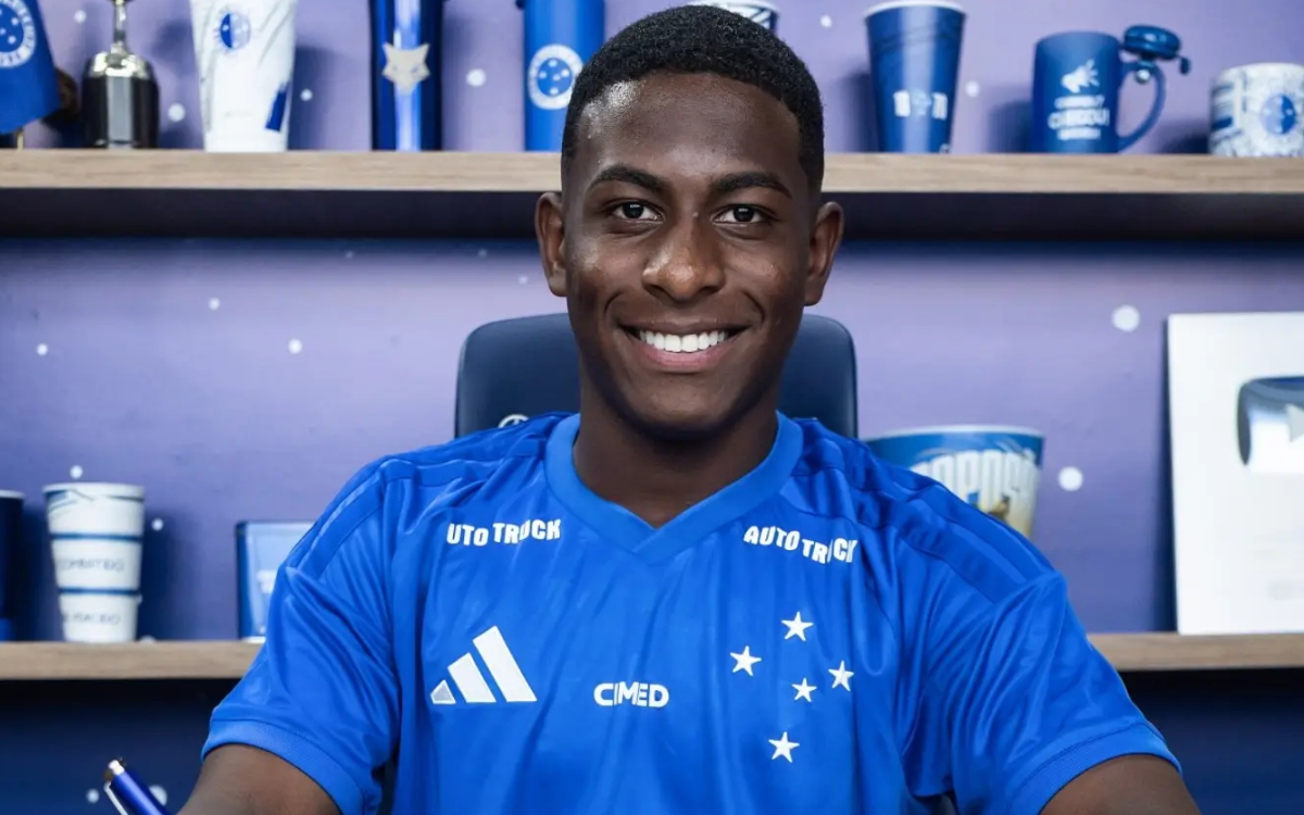 Atacante do sub-17 assina primeiro contrato profissional com o Cruzeiro