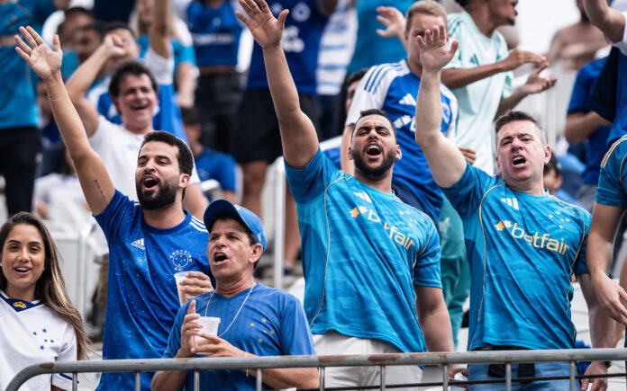 Torcida do Cruzeiro na Neo Química Arena, em São Paulo