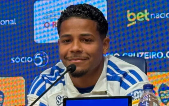 Wesley foi apresentado pelo Cruzeiro na Toca II, em BH