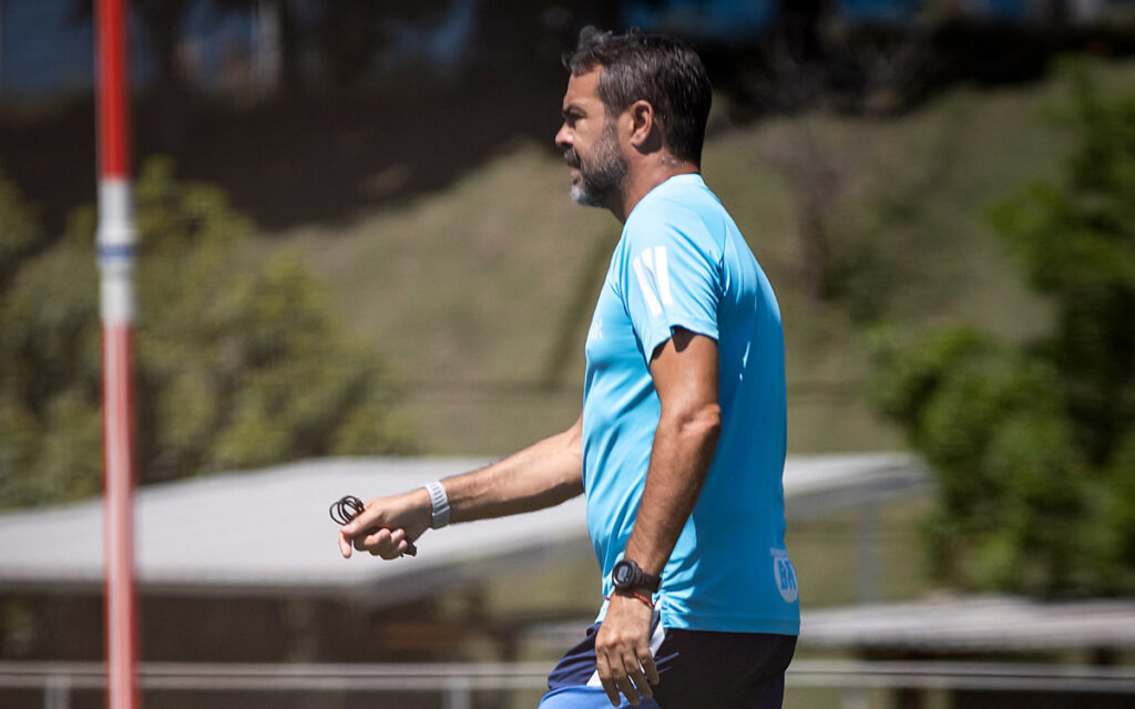 Artur Jorge em treino na Toca II