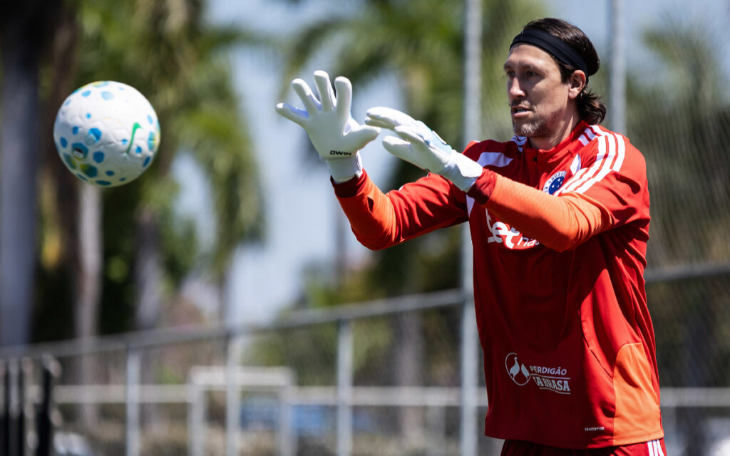 Cássio em treino na Toca II