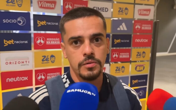 Fagner concedeu entrevista na zona mista depois de Cruzeiro 3x1 Athletico-PR (Foto: Samuca TV)