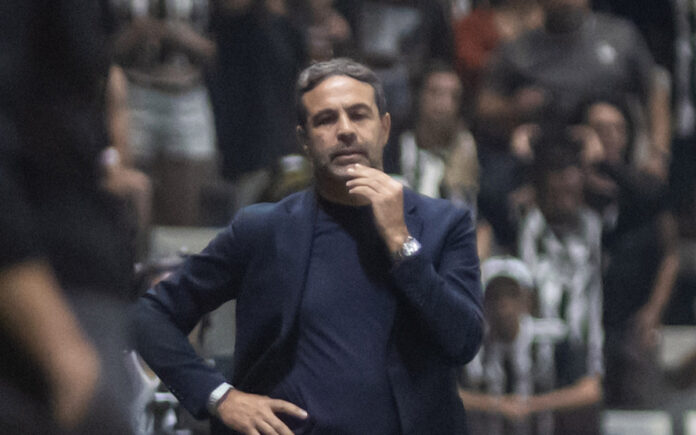 Artur Jorge em clássico na Arena (Foto: Gustavo Aleixo/Cruzeiro)