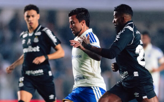 Matheus Henrique em ação diante do Santos (Foto: Caique Coufal/Cruzeiro)
