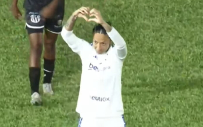 Byanca Brasil comemora gol pelo Cruzeiro (Foto: Reprodução/FMF)