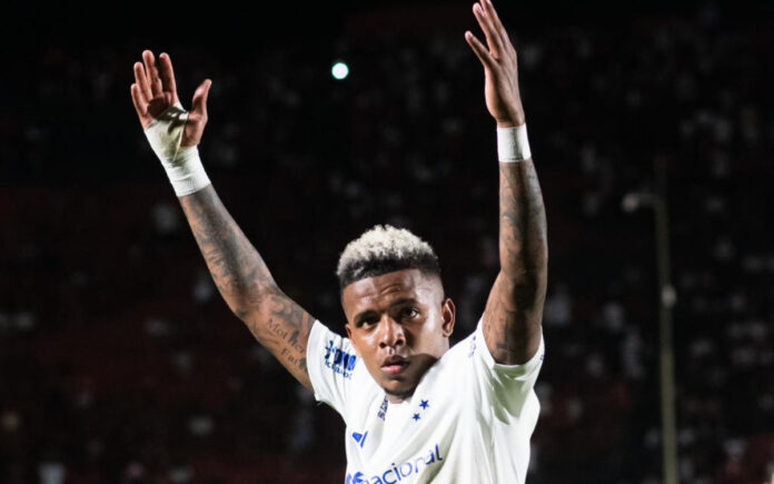 Arroyo comemora gol pelo Cruzeiro (Foto: Celo Gil/Cruzeiro)