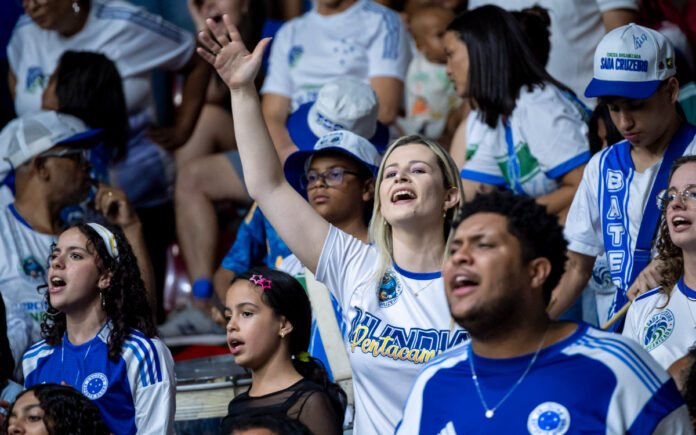 Torcida do Cruzeiro no Riacho (Foto: Agência i7/Sada Cruzeiro)