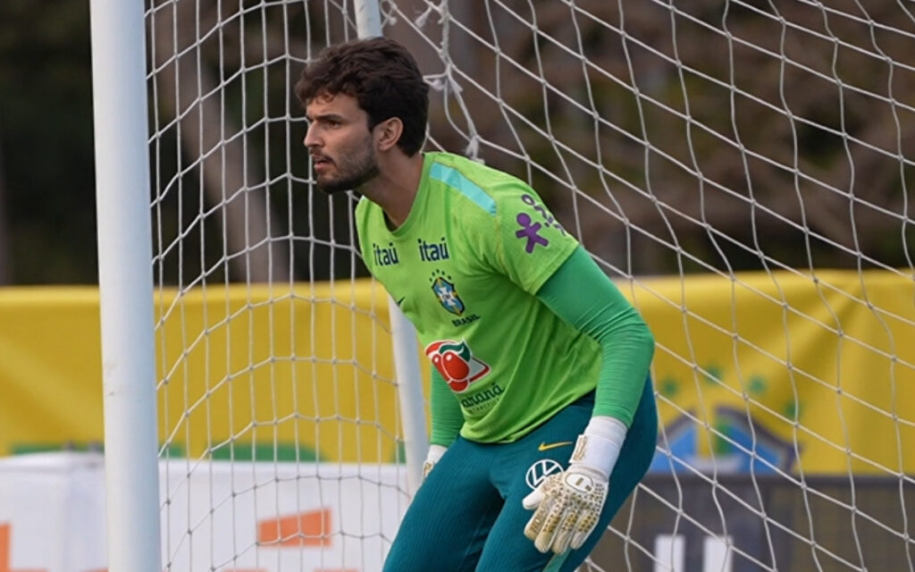 Otávio, goleiro do Cruzeiro, em treino da Seleção Brasileira (Foto: Reprodução/CBF)