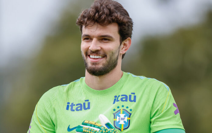Otávio em treino da Seleção Brasileira ((Foto: Rafael Ribeiro/CBF)