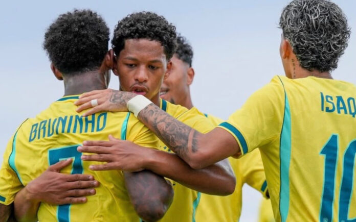 Zé Lucas comemora gol de Bruninho pela Seleção Brasileira Sub-20 (Foto: Nelson Terme/CBF)