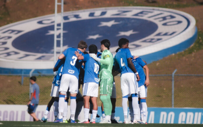 Jogadores do sub-20 do Cruzeiro na Toca I