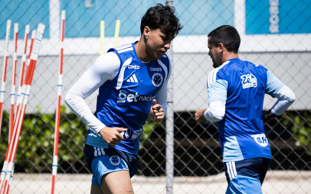 Kaio Jorge e Fagner em treino na Toca II