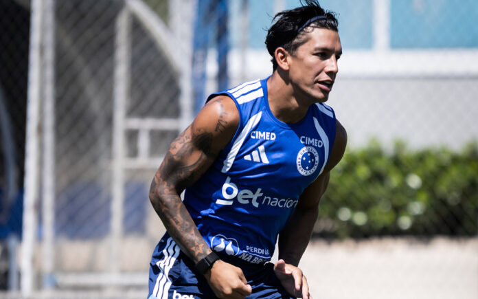 Lucas Romero no treino do Cruzeiro