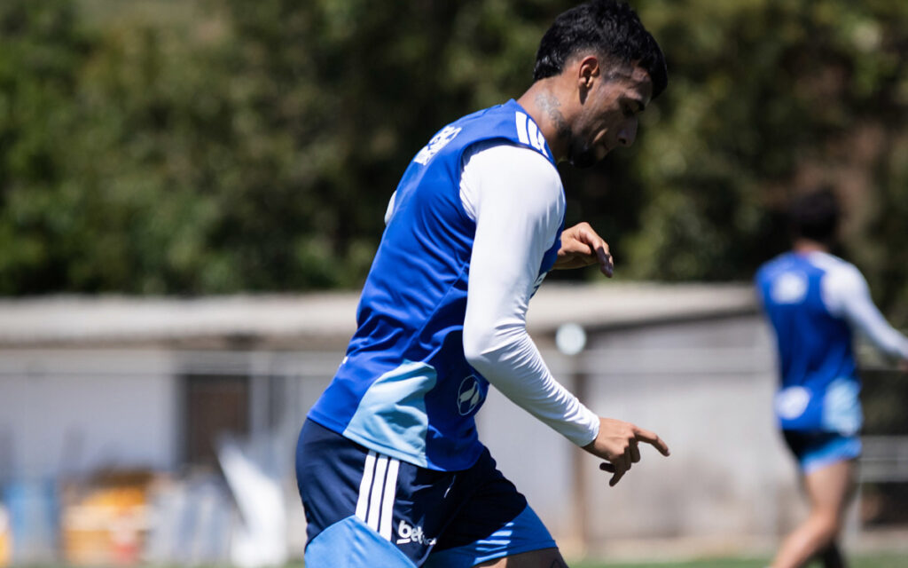 Lucho em treino do Cruzeiro, na Toca II