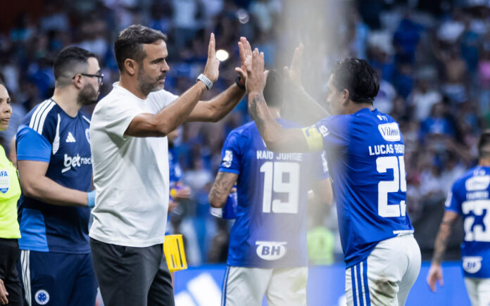 Lucas Romero e Artur Jorge, em vitória do Cruzeiro