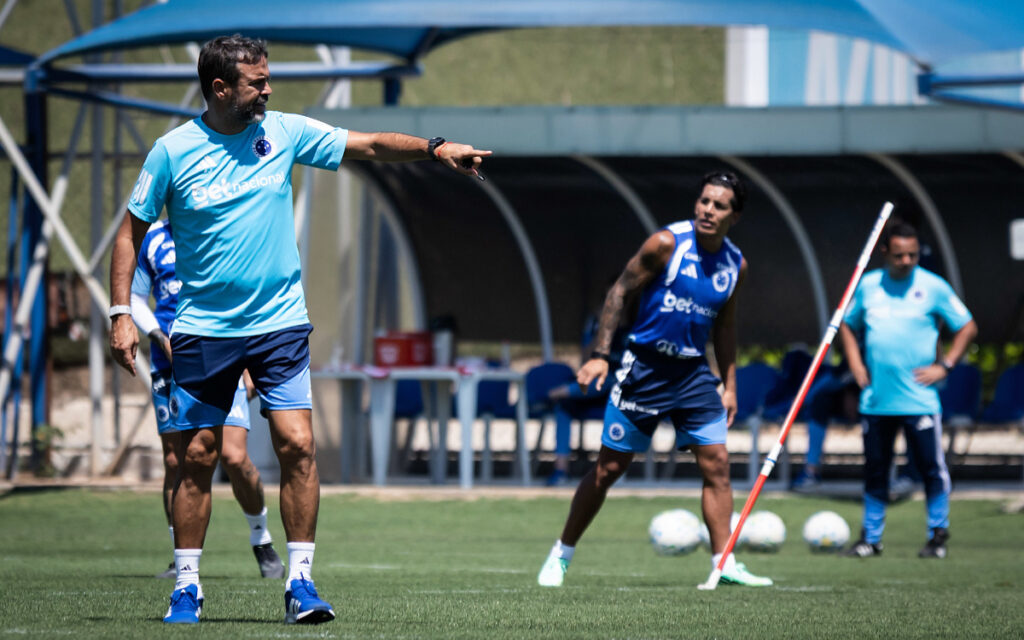 Artur Jorge em treino na Toca II
