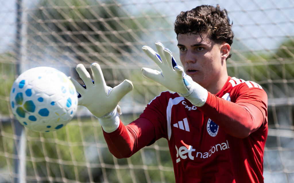 Vitor Lamounier em treino na Toca II