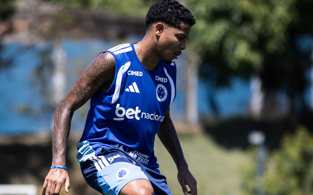 Wesley em treino na Toca II