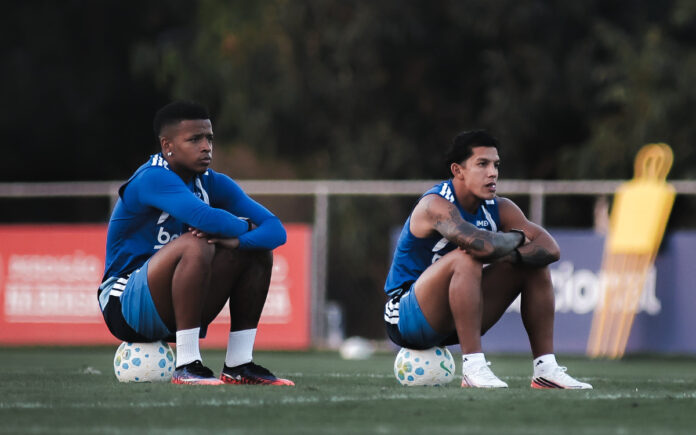 Arroyo e Romero em treino na Toca II, em BH