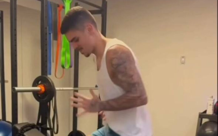 Gabriel Pec, atacante do Cruzeiro, se recupera de grave lesão