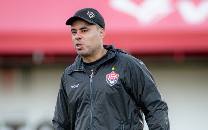 Jair Ventura, técnico do Vitória