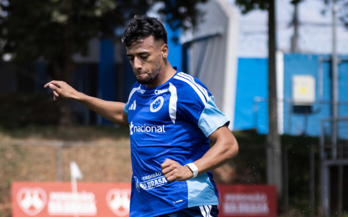 Lucho Rodríguez durante treino do Cruzeiro
