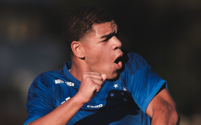 Thaylon comemora gol pelo sub-17