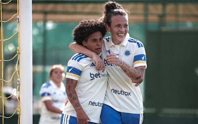 Vanessinha e Rafa Levis marcaram na goleada das Cabulosas