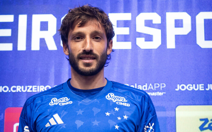 Matías Viña foi apresentado pelo Cruzeiro