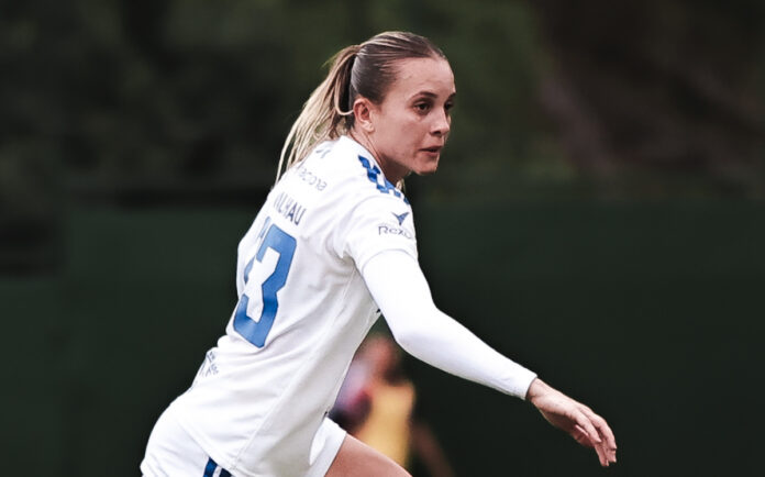 Vitória Calhau, zagueira do Cruzeiro