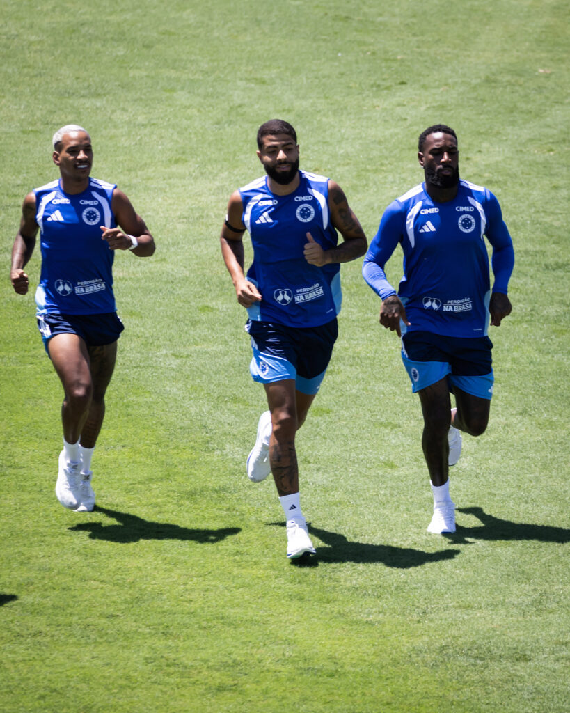 Jogadores do Cruzeiro na reapresentação na Toca (Foto: Gustavo Aleixo/Cruzeiro)