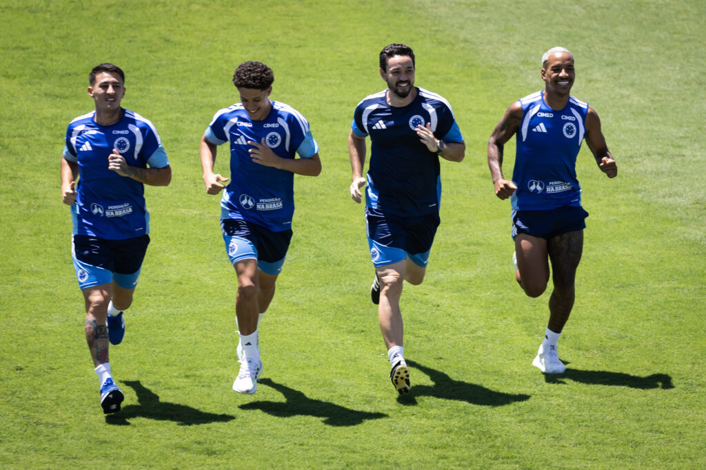Jogadores do Cruzeiro na reapresentação na Toca (Foto: Gustavo Aleixo/Cruzeiro)