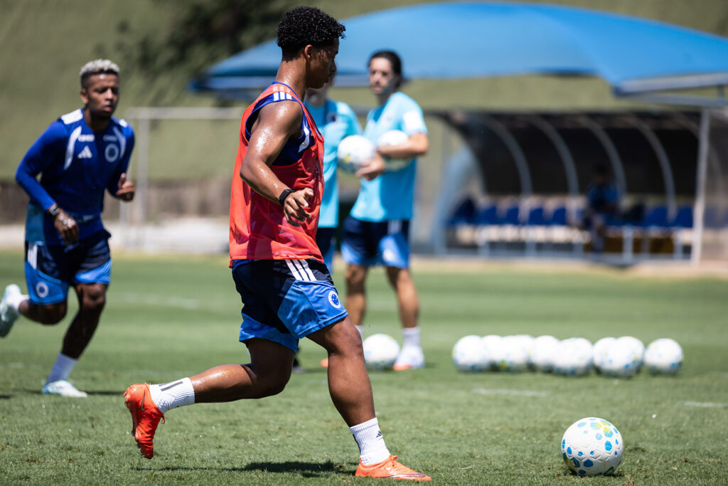 Jogadores do Cruzeiro na reapresentação na Toca (Foto: Gustavo Aleixo/Cruzeiro)